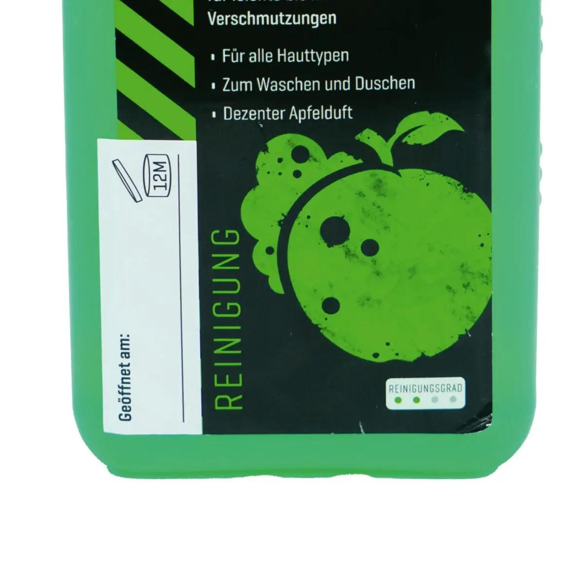 Eine grüne Flasche mit schwarzem Etikett und Apfelgrafik zeigt den Sticker: Haltbarkeit Aktivin-Produkte - 12M, geeignet zum Markieren der Haltbarkeit.