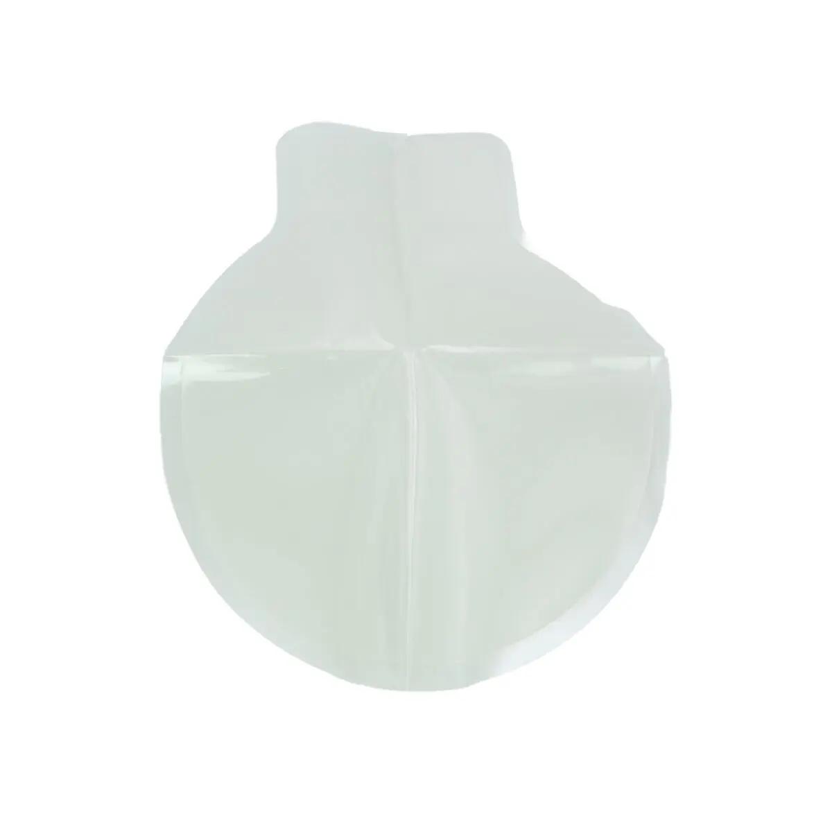Rundes, durchsichtiges Beacon™ Chest Seal - non_vented, Medizinprodukt aus Kunststoff mit leicht gebogener Unterseite und ohne Beschriftung.