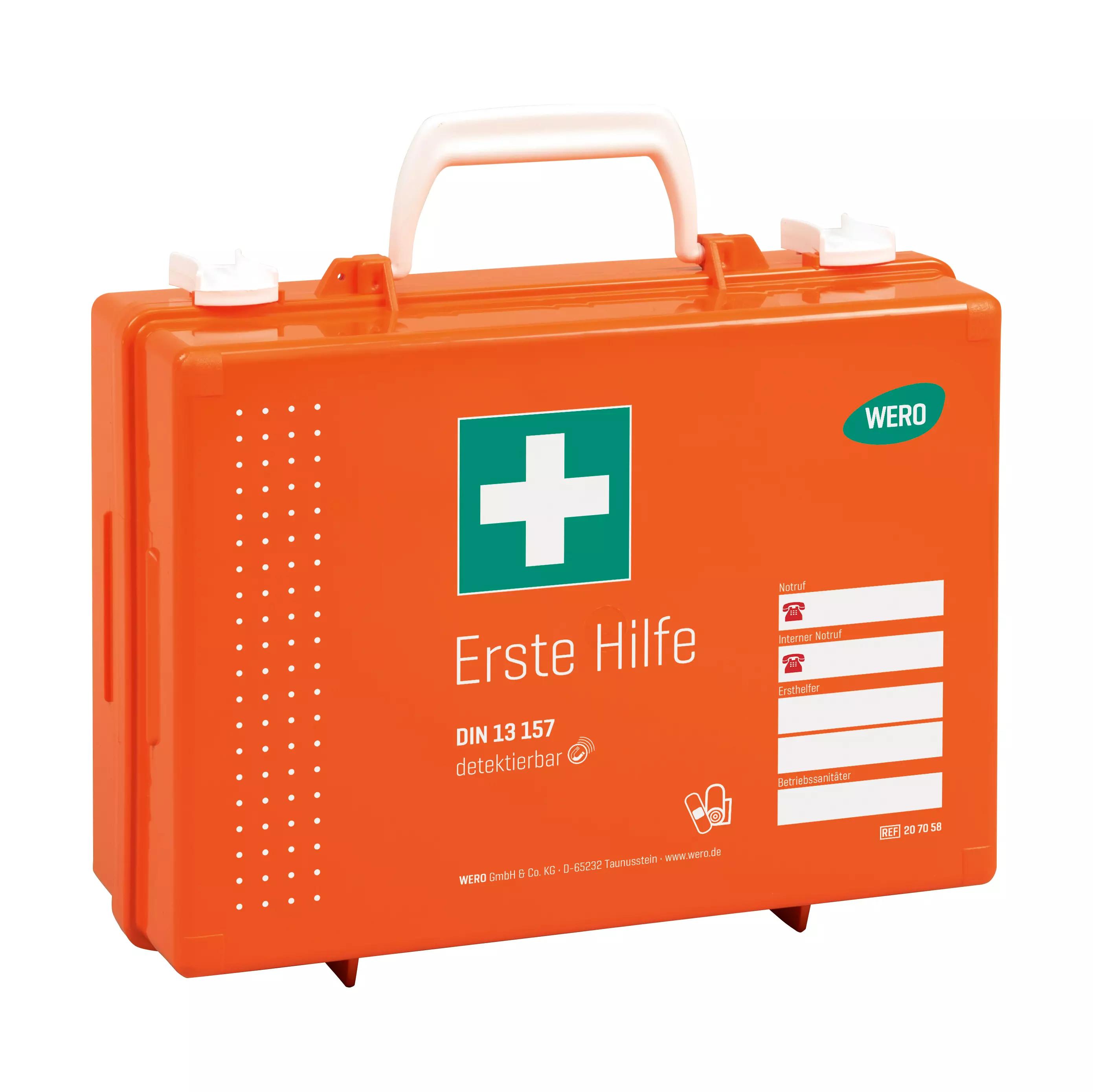 Ein orangefarbener Werotop® 350 Erste Hilfe Koffer mit DIN 13157 Kennzeichnung, grünem Kreuz und weißem Tragegriff steht aufrecht.