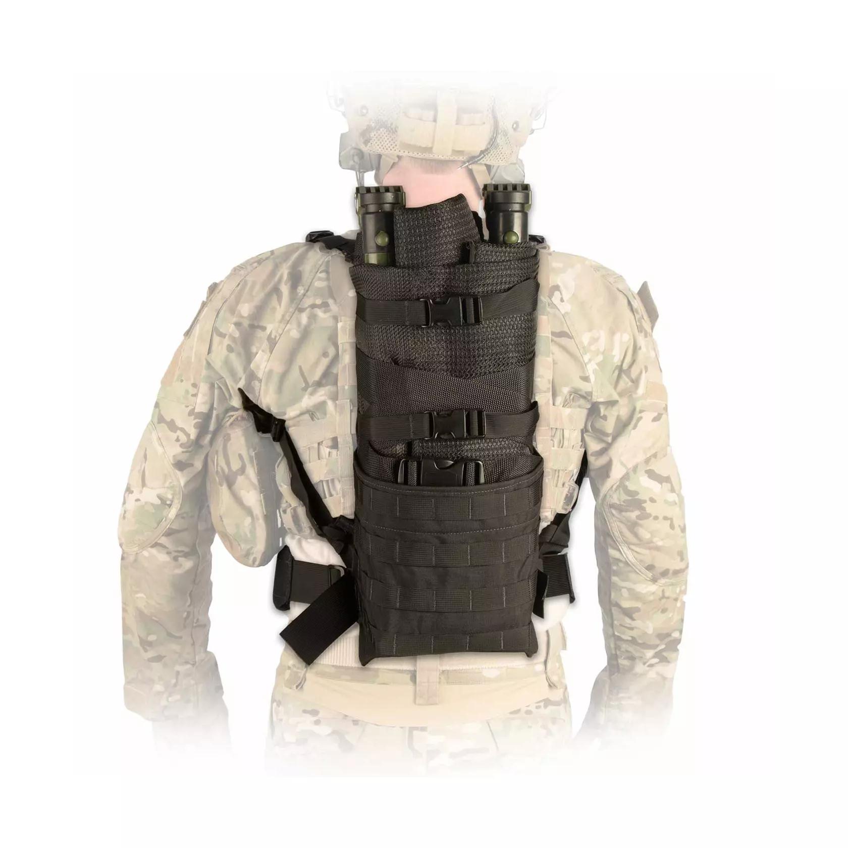 Tragetasche für NAR Talon® II Model 90C – Schwarz, getragen als Teil einer Ausrüstung mit auffälligen Befestigungsmöglichkeiten am Rücken.