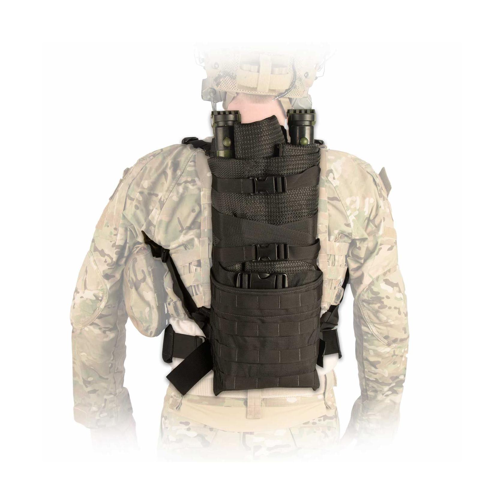 Tragetasche für NAR Talon® II Model 90C – Schwarz, getragen als Teil einer Ausrüstung mit auffälligen Befestigungsmöglichkeiten am Rücken.