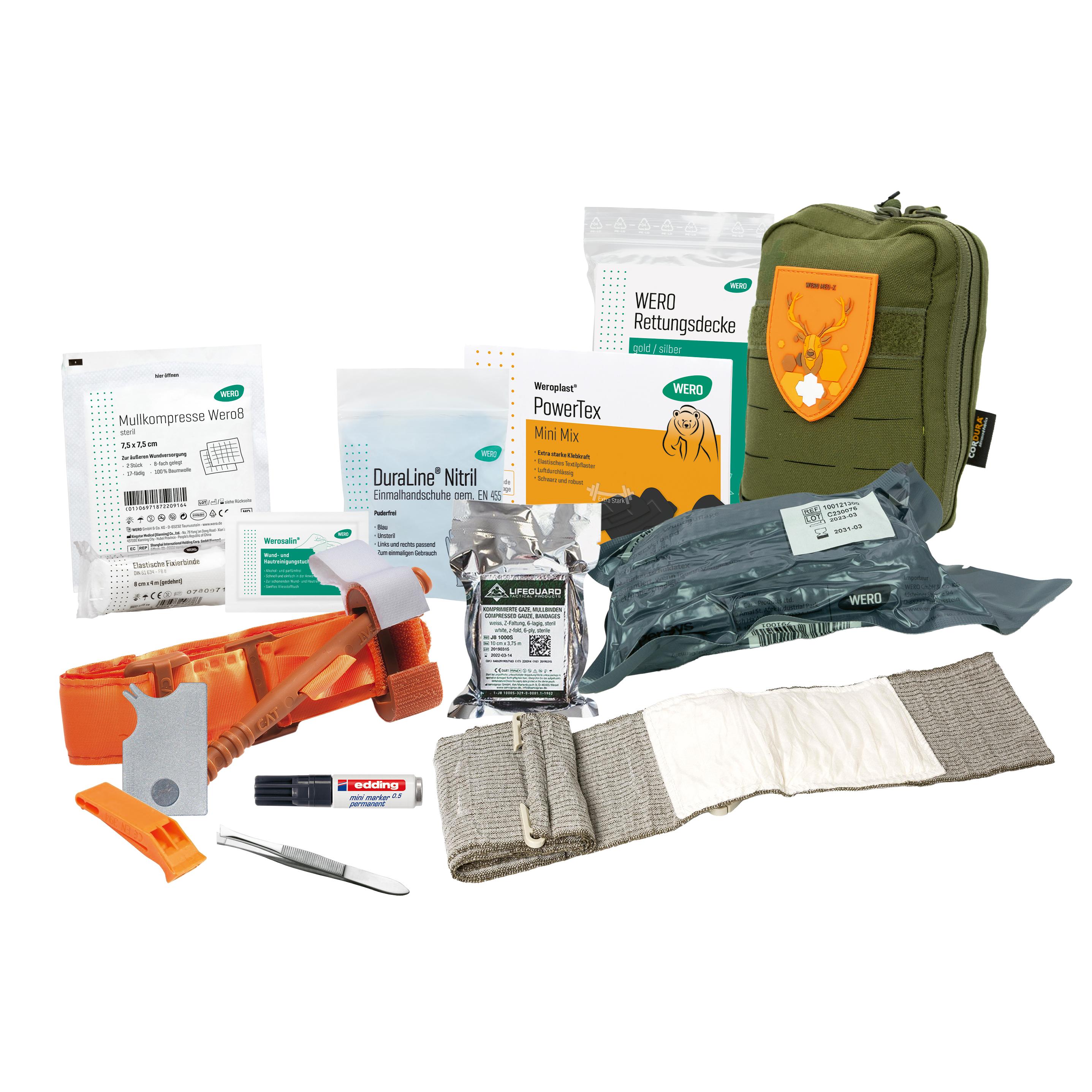 Das WERO MED-X Hunter Medic Pack - Basic zeigt einen geöffneten, grünen, wasserabweisenden Cordura-Beutel mit sortierten Verbandsmaterialien, Pflastern und medizinischem Werkzeug.