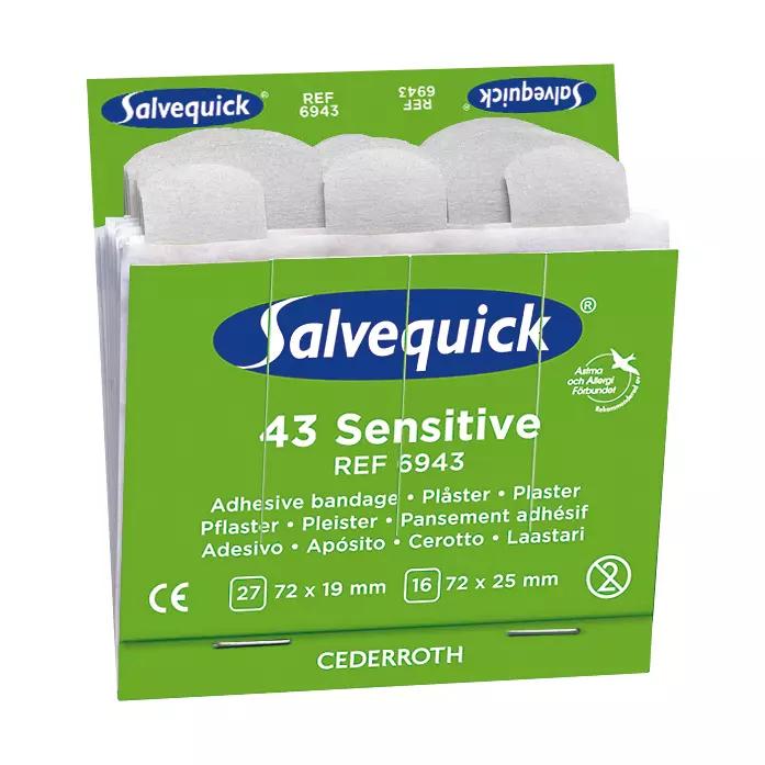 Eine grün-weiße Box Salvequick® Pflasterstrips, Vlies, Refill 6943 - Einsatz mit weißem Label, CE-Kennzeichnung und Cederroth-Logo aufrecht stehend.