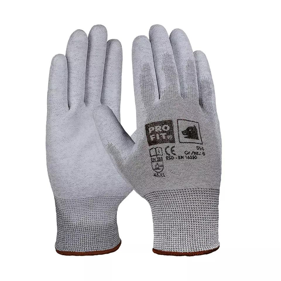 Ein Paar hellgraue Montagehandschuhe ESD wird gezeigt, mit strukturierter Handfläche, PU-Beschichtung, Carbonfasern und elastischem Bund.
