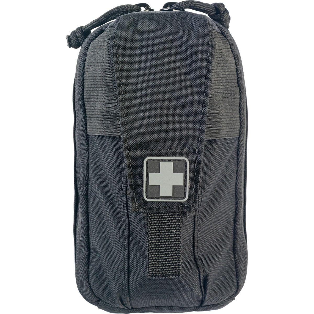 NAR ROO M-FAK Tasche aus schwarzem, widerstandsfähigem Material mit Reißverschluss, markantem weißen Kreuz und frontalem Riemenverschluss.