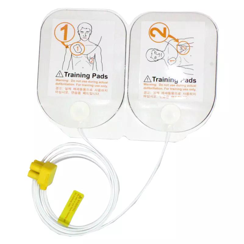 Zwei Ersatzelektroden für Erwachsene für AED ME PAD Trainer mit Diagrammen zur Anbringung, weißem Kabel und gelbem Steckverbinder.