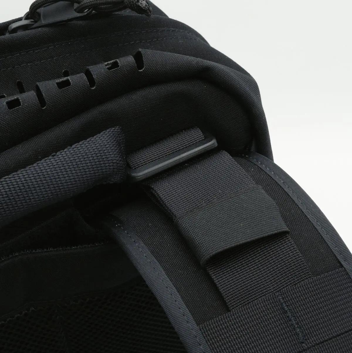 PARAMEDYK® Notfallrucksack – Schwarz aus CORDURA 1100dtex, mit verstellbaren Gurten und mehreren Fächern für medizinische Ausrüstung.