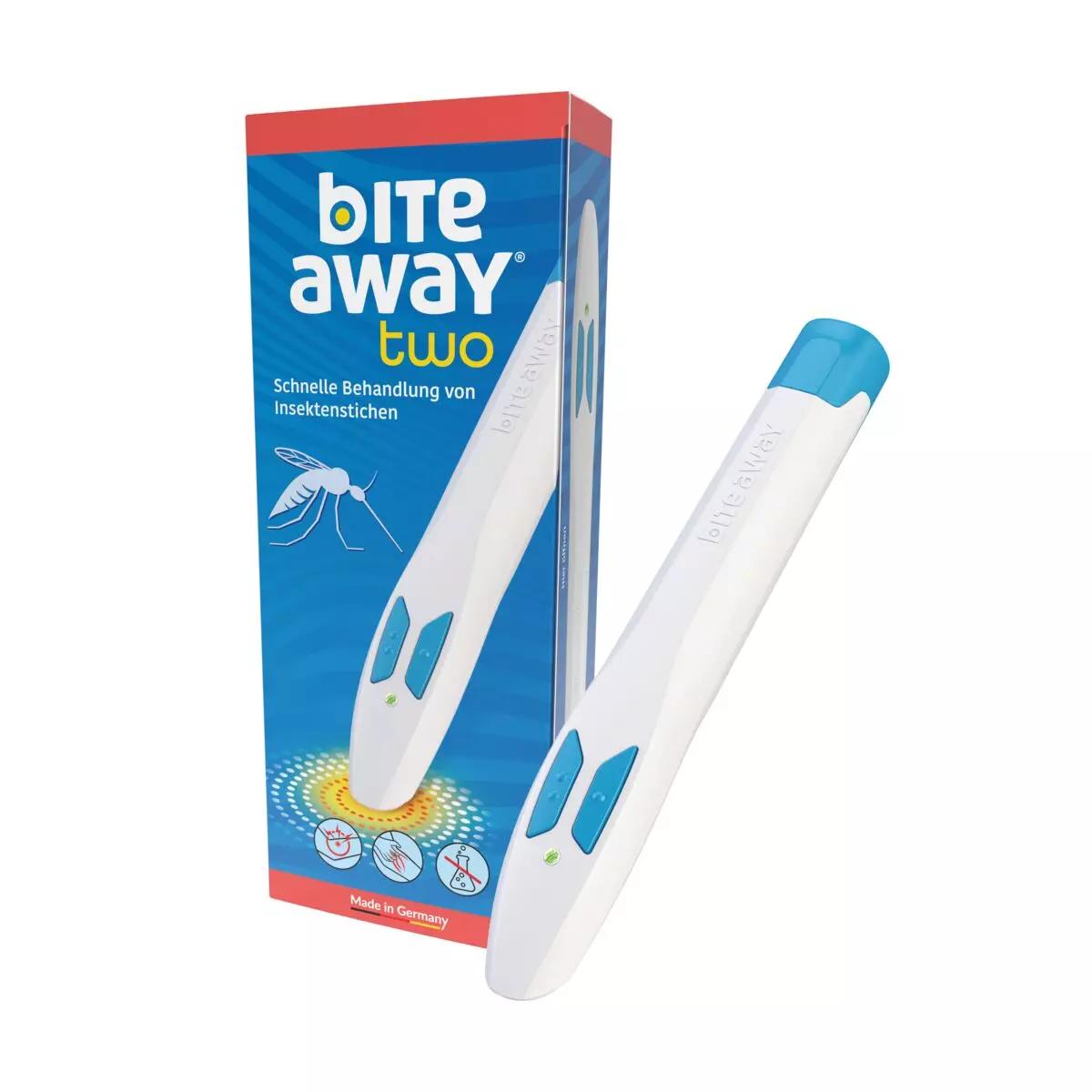 Stichheiler bite away® two in Weiß-Blau mit zwei blauen Bedientasten, blauer Spitze und Originalverpackung mit Mückensymbol und Sicherheitspiktogrammen.