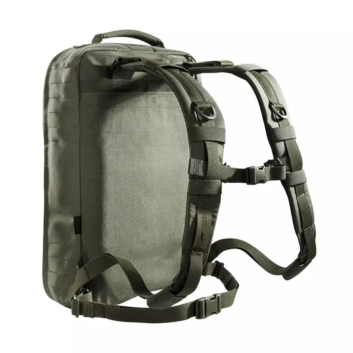 Ein olivgrüner TT Medic Assault Pack L MK II IRR Rucksack aus robustem CORDURA®-Gewebe mit Laser-Cut MOLLE-System, Metall-Schnallen und gepolsterten Schultergurten.
