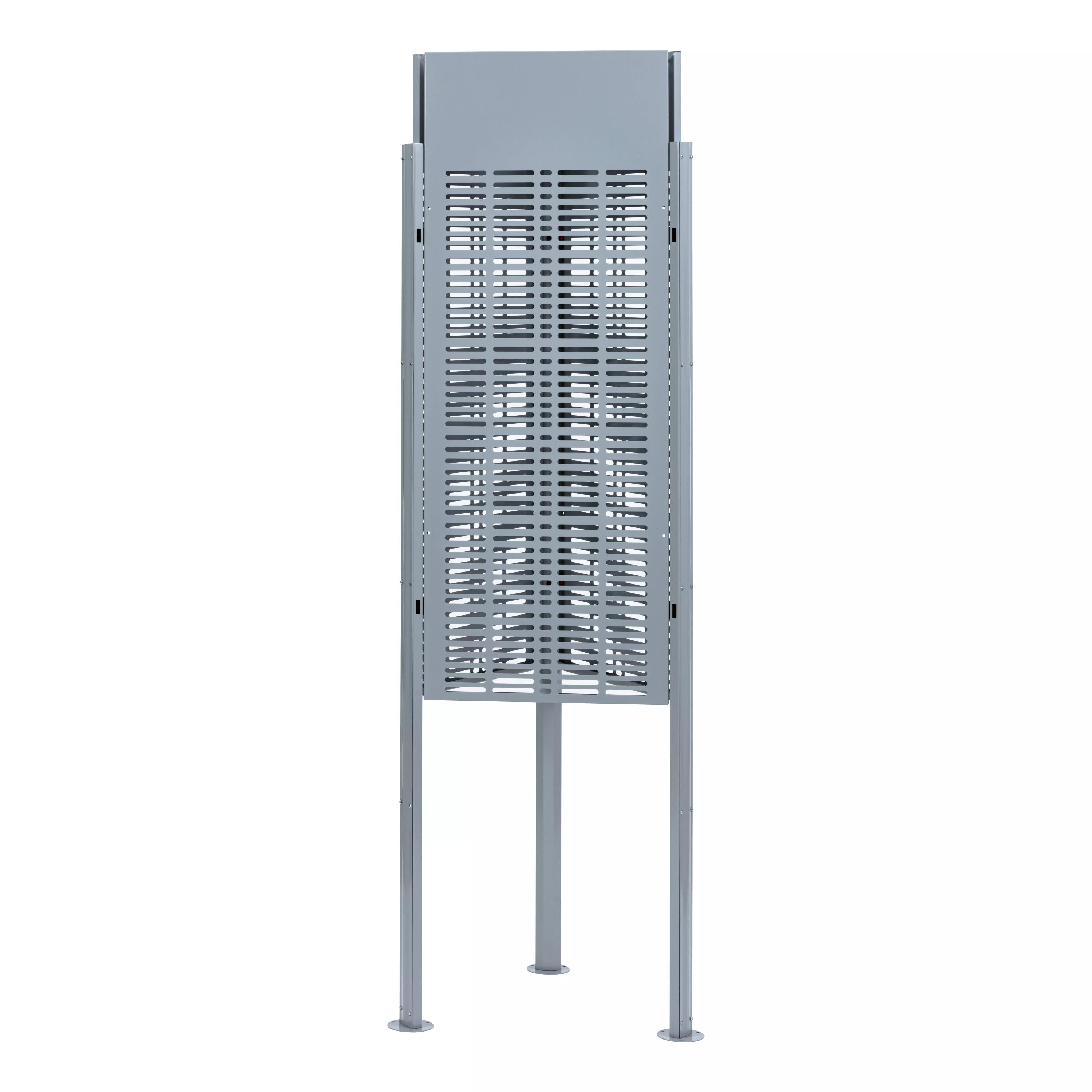Hohe, rechteckige Metallstruktur in Grau mit Lüftungsschlitzen, gestützt von drei schlanken Säulen und vier runden Füßen.