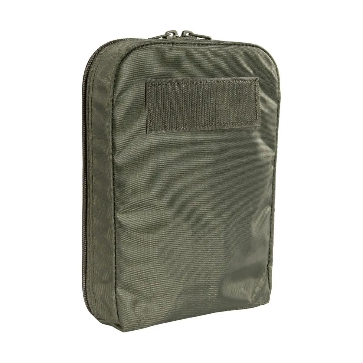 Dunkelgrüne TT Base Medic Pouch MKII mit glatter Oberfläche, Reißverschluss oben, Frontklappe mit Stoffriemen und verstärktem Rückenteil.