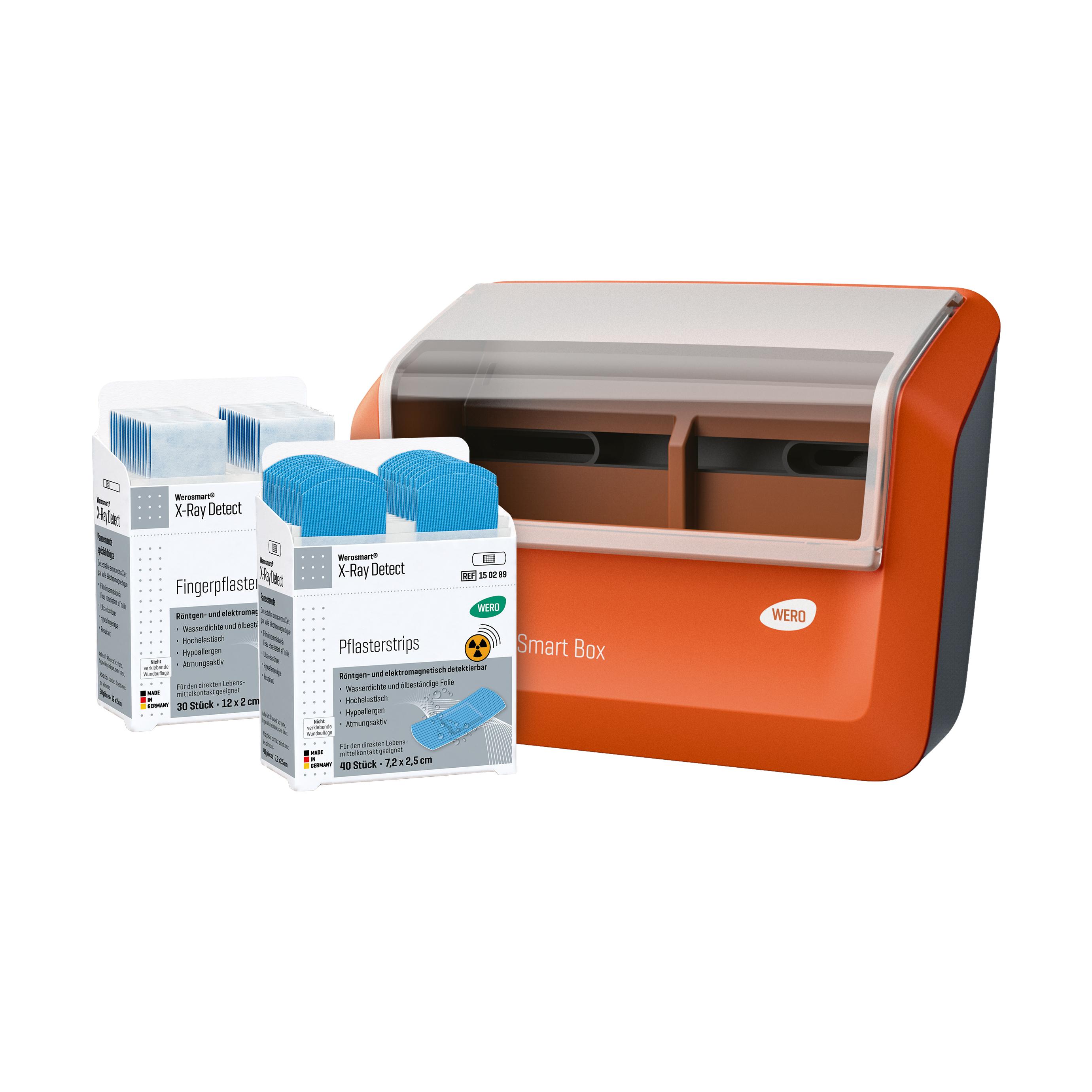 Ein WERO Smart Box Pflasterspender mit Sichtfenster steht neben zwei Boxen Werosmart® X-Ray Detect Pflasterstrips und Fingerpflaster, blau, röntgen- und elektromagnetisch detektierbar.