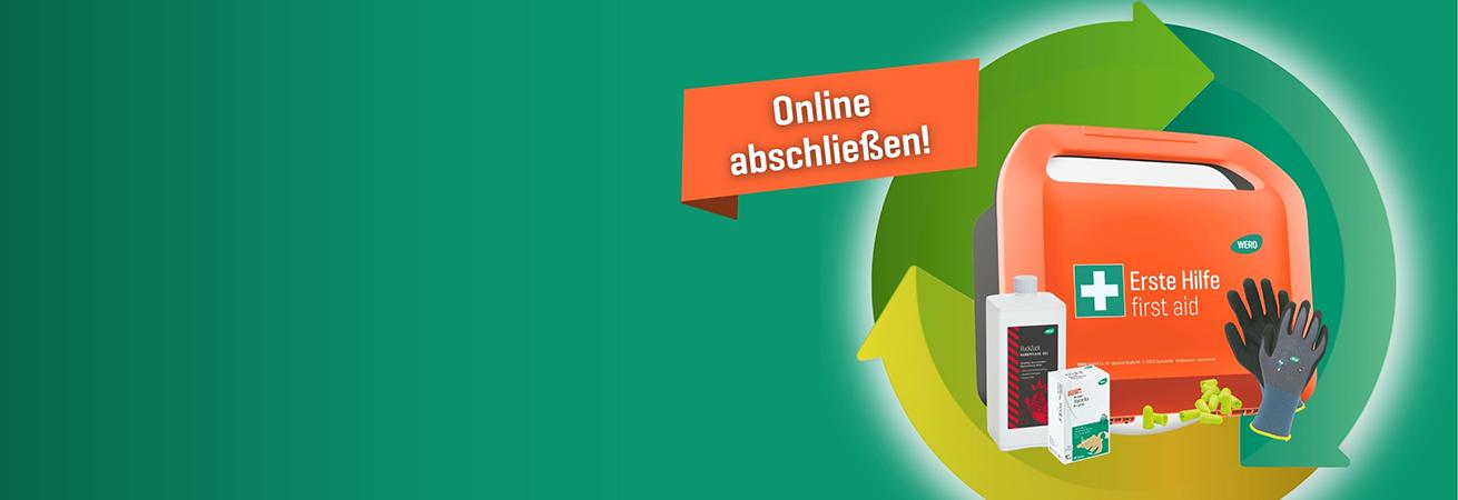 Orange Erste-Hilfe-Kasten mit weißer Aufschrift, daneben weiße Flasche, Schachtel und zwei schwarze Handschuhe platziert.