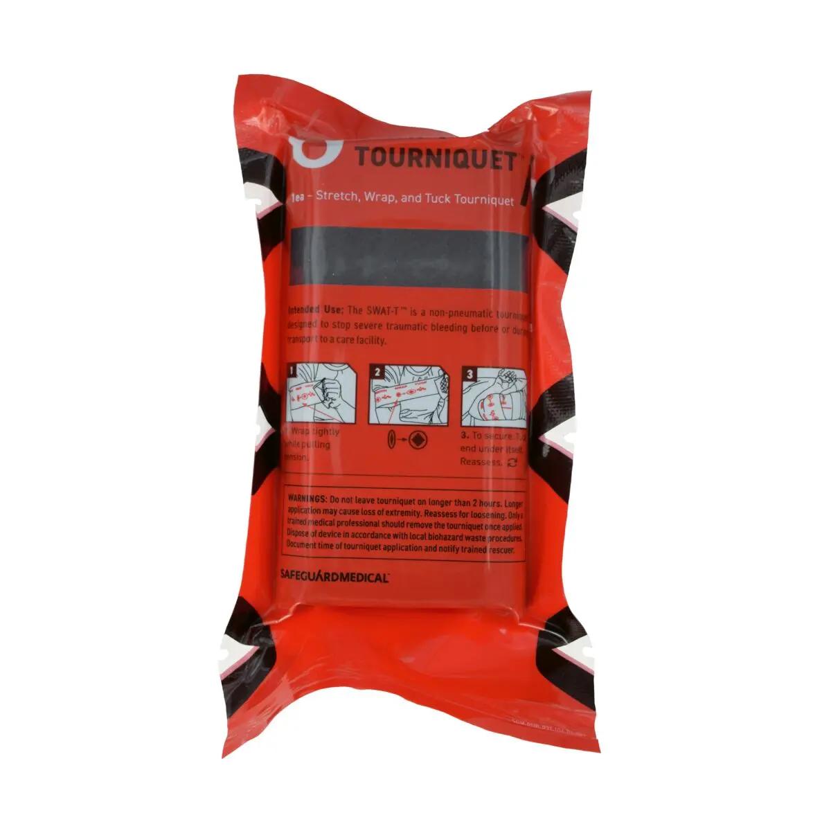 Verschweißte Packung Tourniquet SWAT - T - Schwarz mit sichtbarem Anleitungsfenster, einfach anwendbar für Erwachsene, Kinder und Tiere.