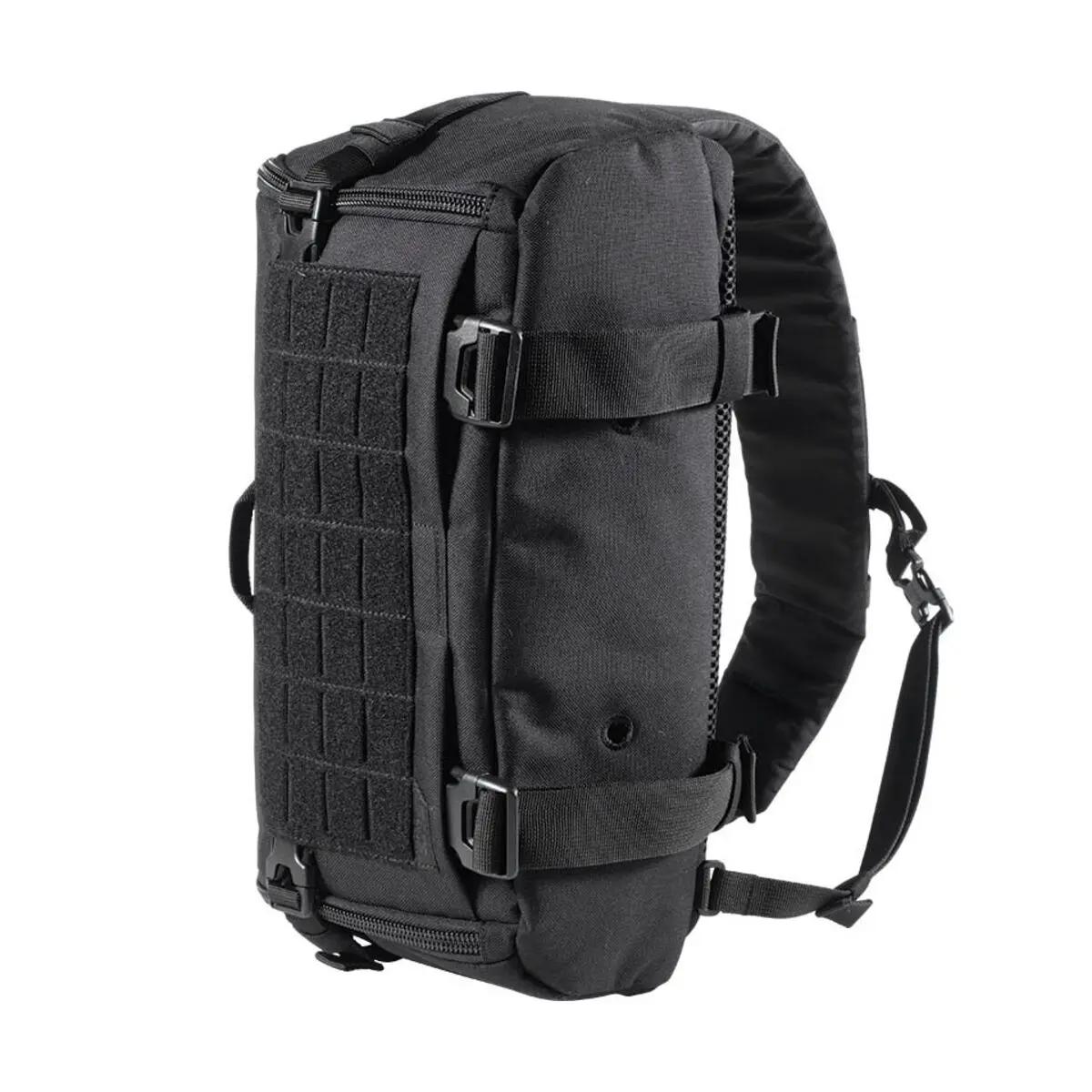5.11 UCR SLINGPACK mit quer laufendem Sicherheitsgurt, mehreren Innenfächern mit Gummizügen und integrierter Netztasche, aufrecht stehend