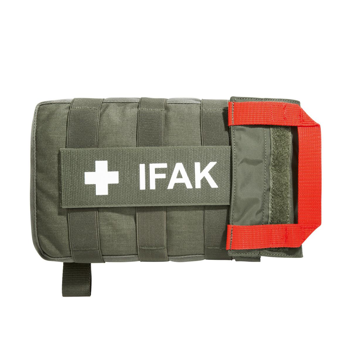 Robuste TT IFAK Pouch VL L IRR aus dunkelgrünem CORDURA® mit weißem Kreuz, rotem Griff und „IFAK“-Schriftzug, via Klett sicher verschließbar.