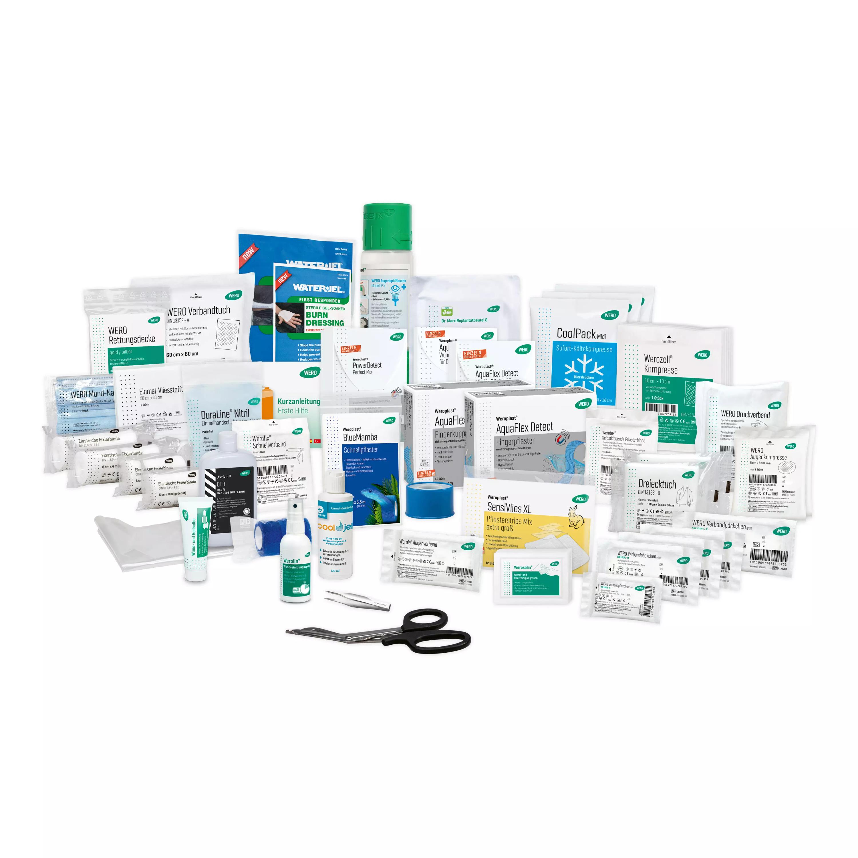 Füllung für Erste Hilfe Koffer Lebensmittelverarbeitung bestehend aus Pflastern, Verbandmaterial, Schere, Spray und weiteren Verbandmitteln.