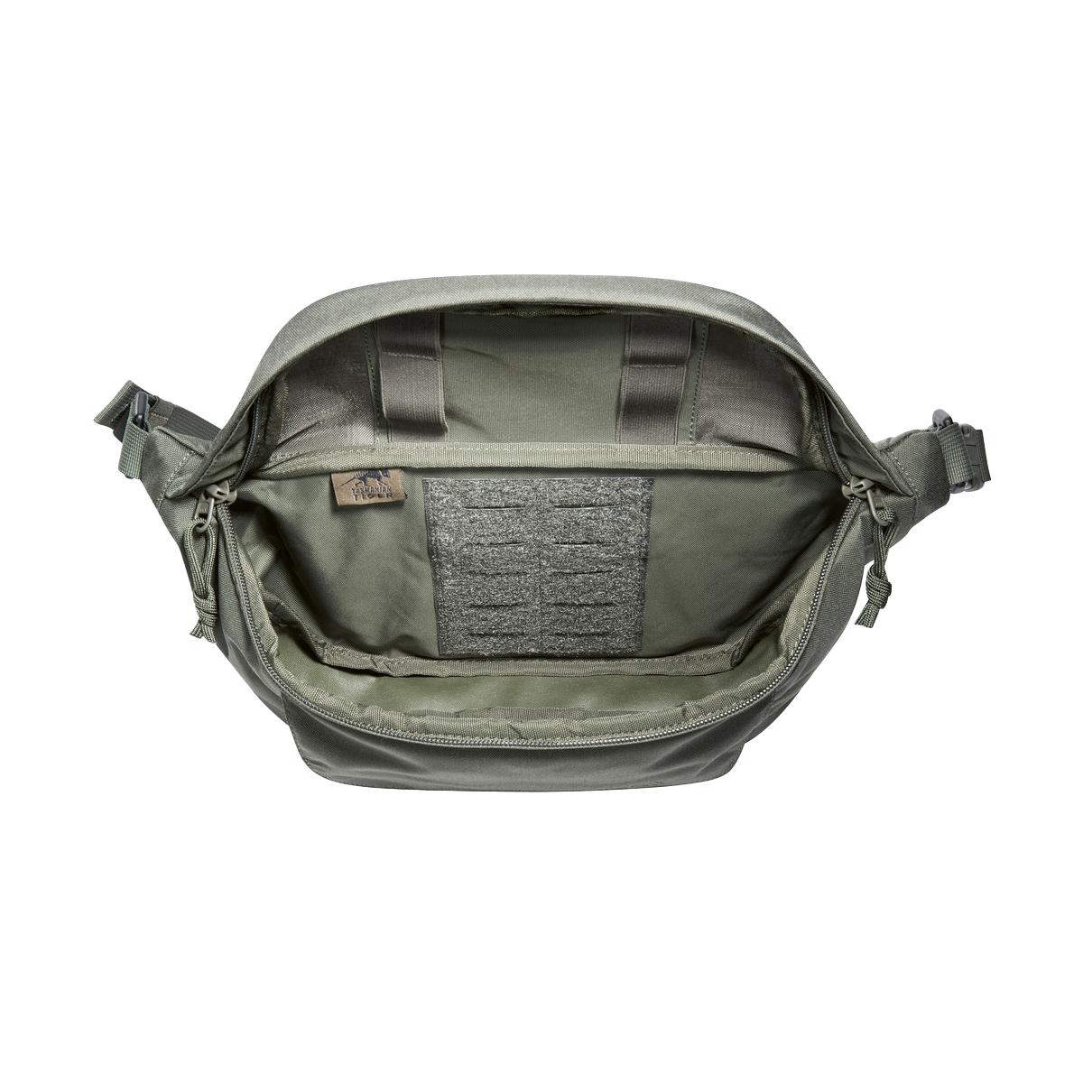 TT Modular Hip Bag 2 IRR Hüfttasche aus robustem CORDURA® mit MOLLE-Klett, großer Fronttasche und Sicherheitsgürtel, oben offen gezeigt.
