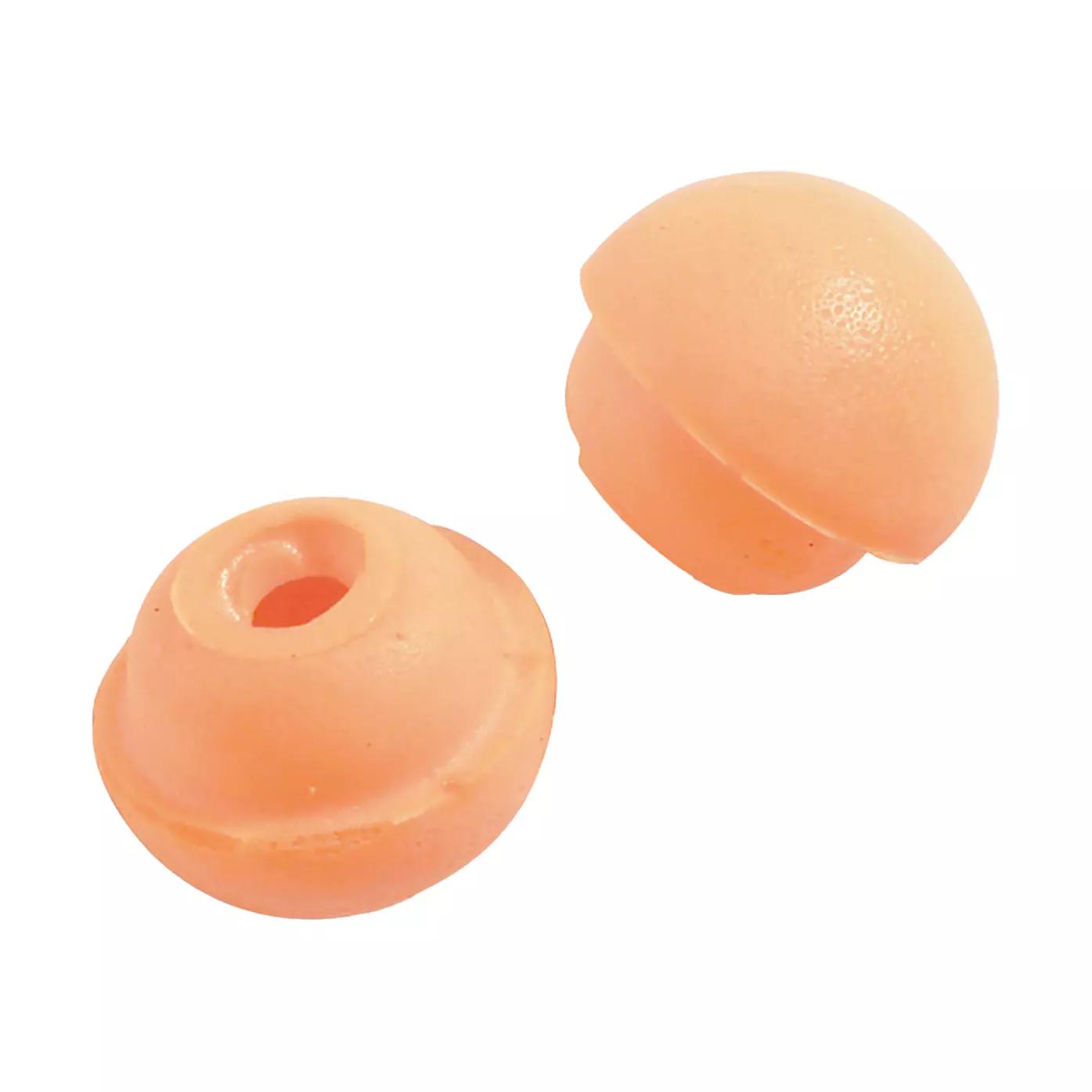 Zwei peachfarbene Ersatzstöpsel für PerCap® liegen leicht versetzt übereinander, einer davon mit mittigem Loch und strukturierter Oberfläche.