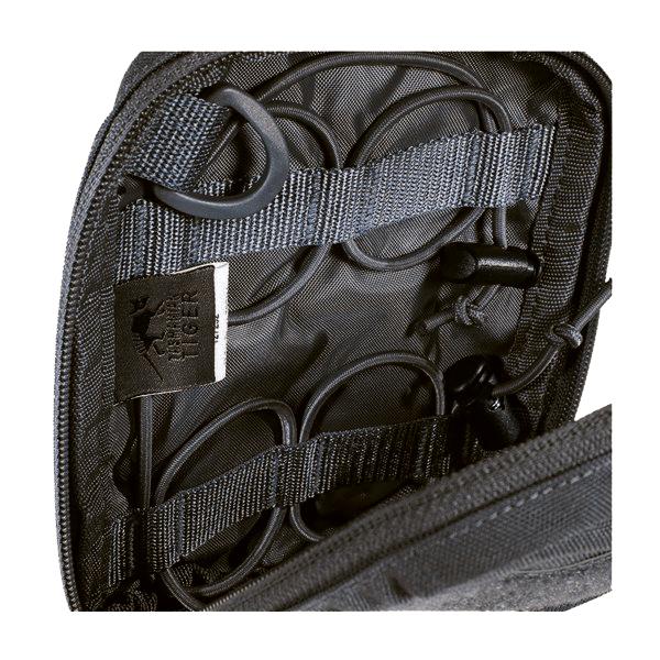 TT Tac Pouch TREMA in Schwarz von oben mit Reißverschluss, Tragegriff und mehreren elastischen Kabeln im strukturieren Innenraum.