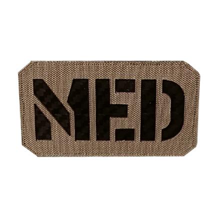Rechteckiger Patch Lasercut MED mit schwarzem Hintergrund, beigem Rand und gesticktem "MED"-Schriftzug in markanter Optik.