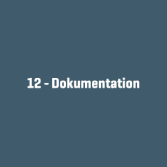 Weißer Schriftzug „12 - Dokumentation“ zentriert auf dunkelblauem Hintergrund
