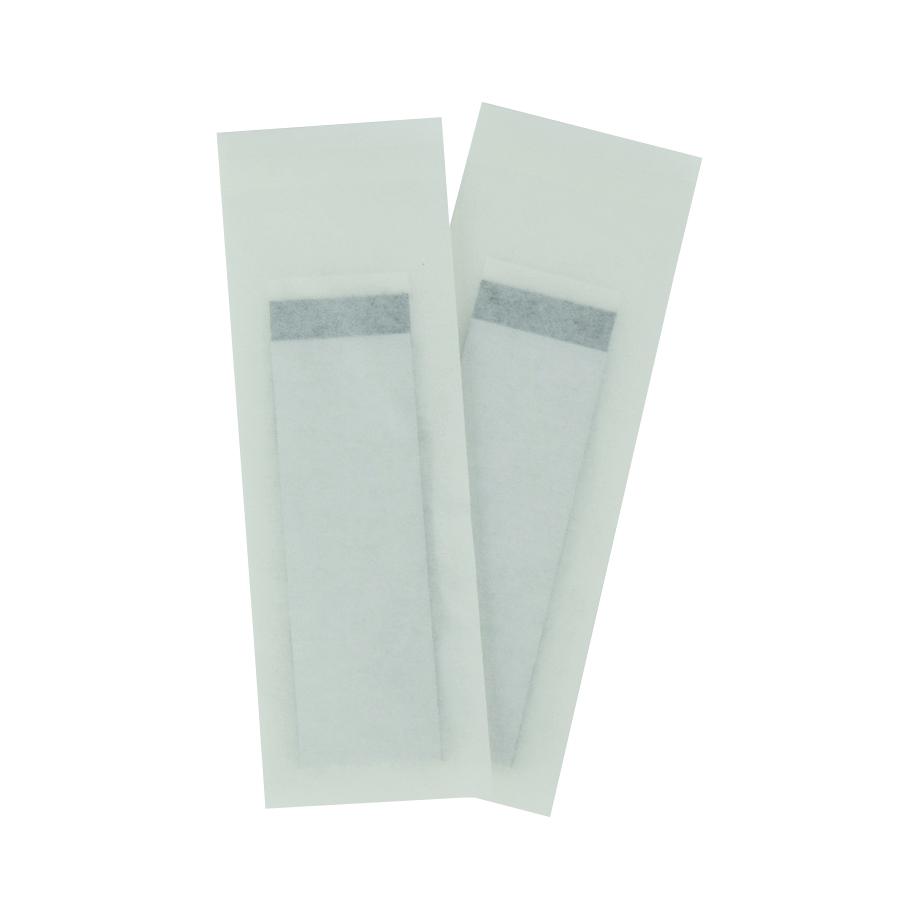 Zwei WERO MED-X® TrostPflaster Mini Mix Pflasterstrips mit extra starker Klebkraft und mittigem, dunklem, elastischem Textilgewebe nebeneinander.