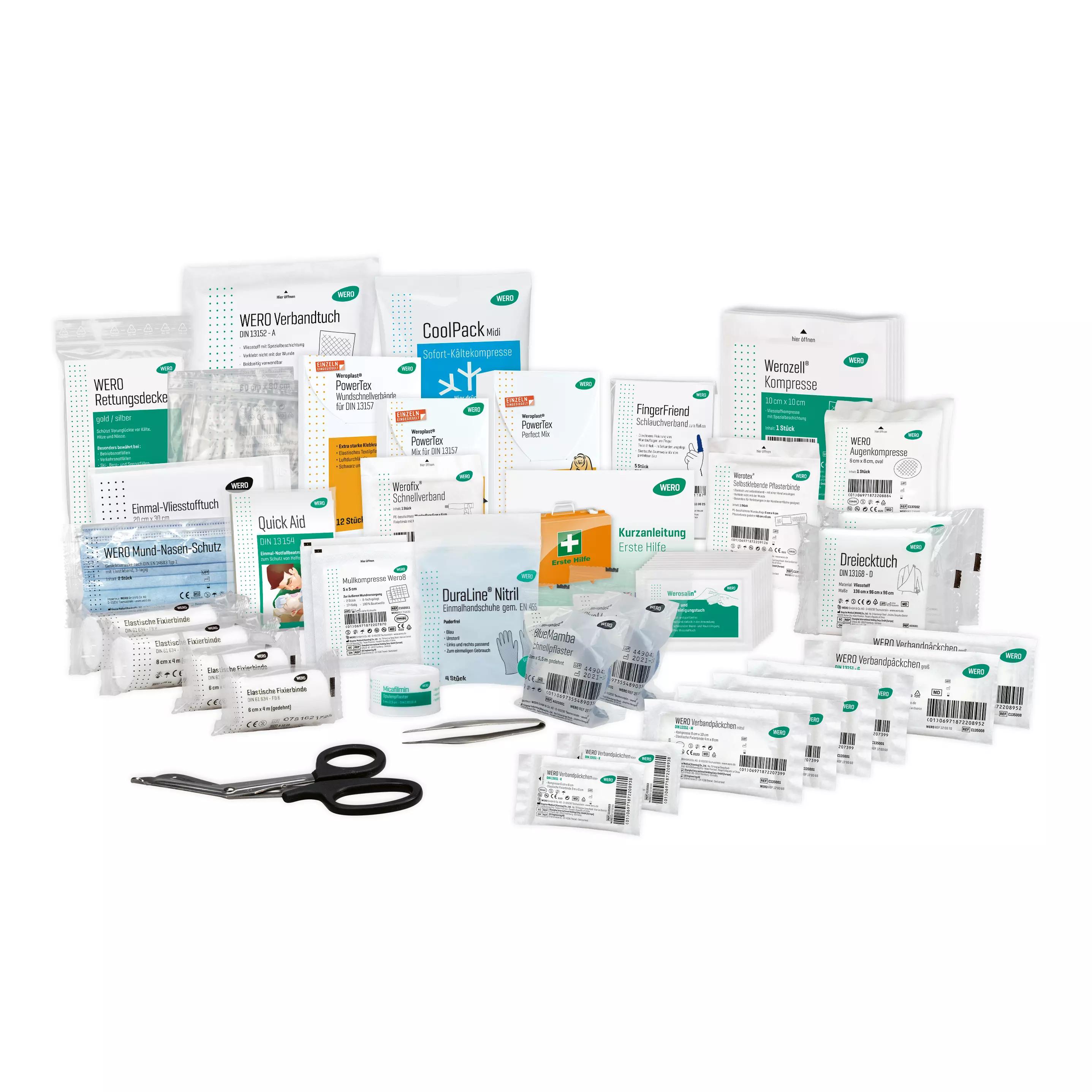 WERO Füllung DIN 13157 Allround mit Weroplast PowerTex Pflaster zeigt sortierte Verbandmaterialien, Pflaster, Schere und antiseptische Tücher in transparenter Verpackung.