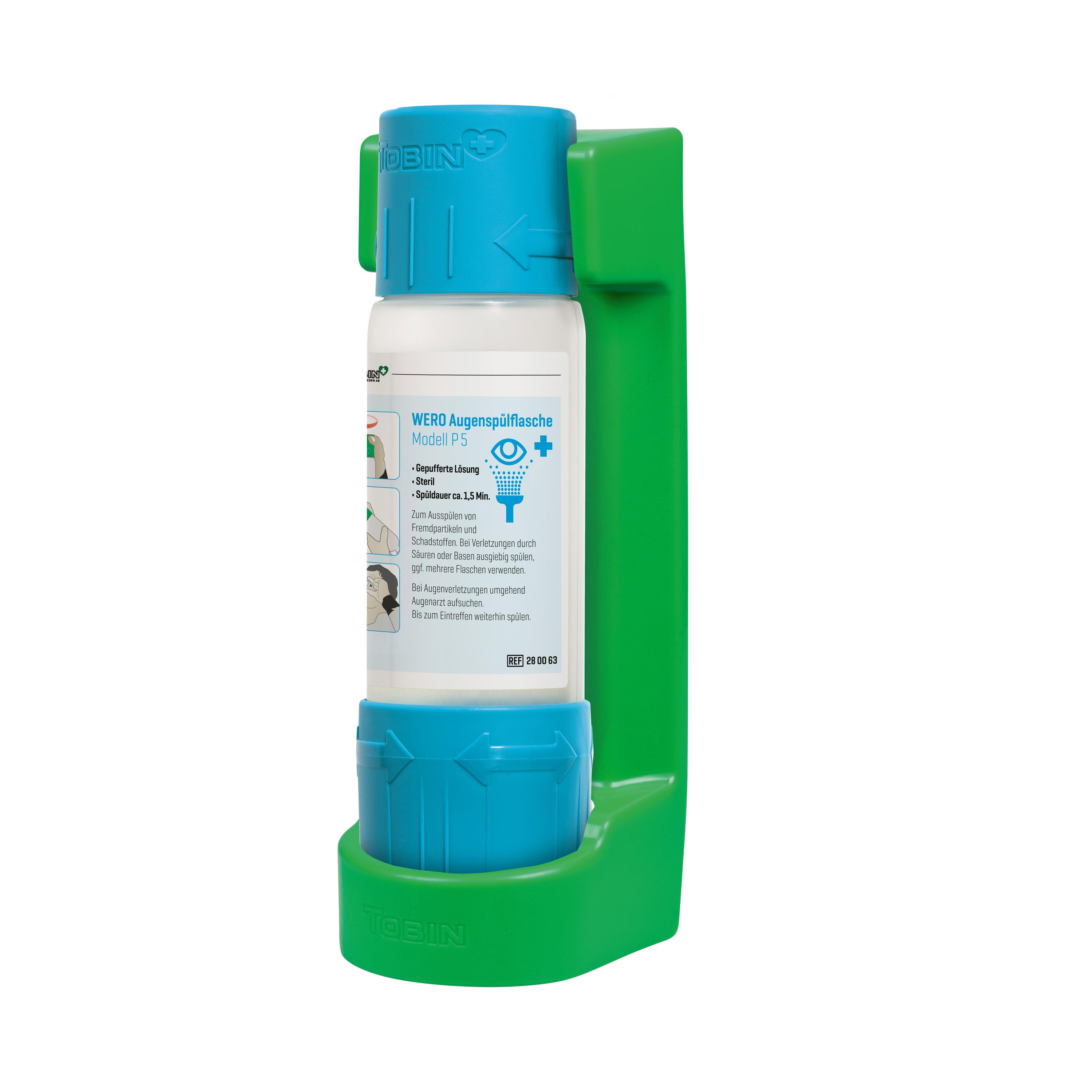 WERO Augenspülflasche Modell P 5 gepufferte Lösung, steril, steht auf grüner Wandhalterung, weiße Flasche mit Anleitungsetikett und grünem Deckel.