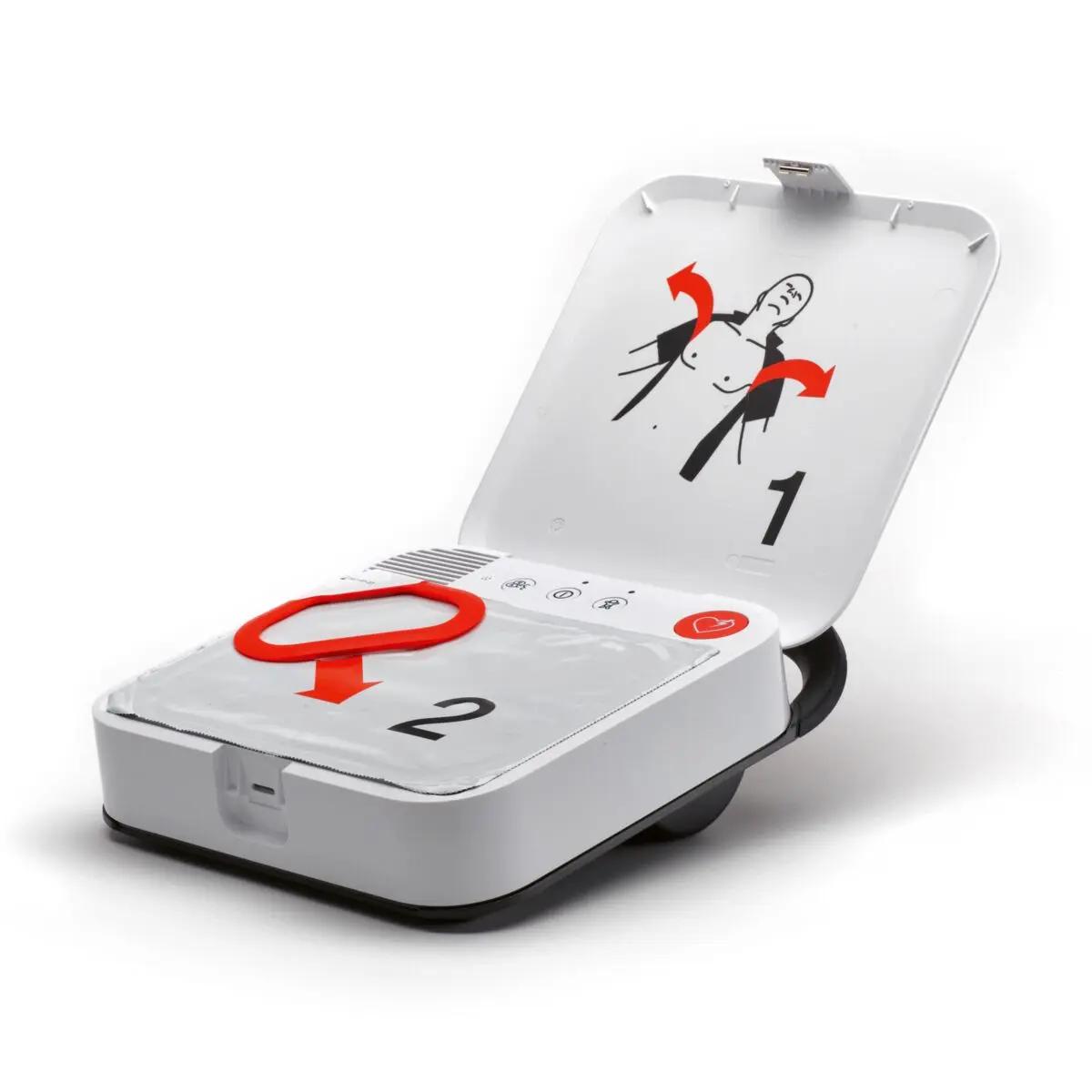 Ein geöffneter Defibrillator-Set LIFEPAK CR2 mit Griff - Halbautomat, 4G zeigt nummerierte, vormontierte QUIK-STEP Elektroden und deutliche Funktionspfeile.