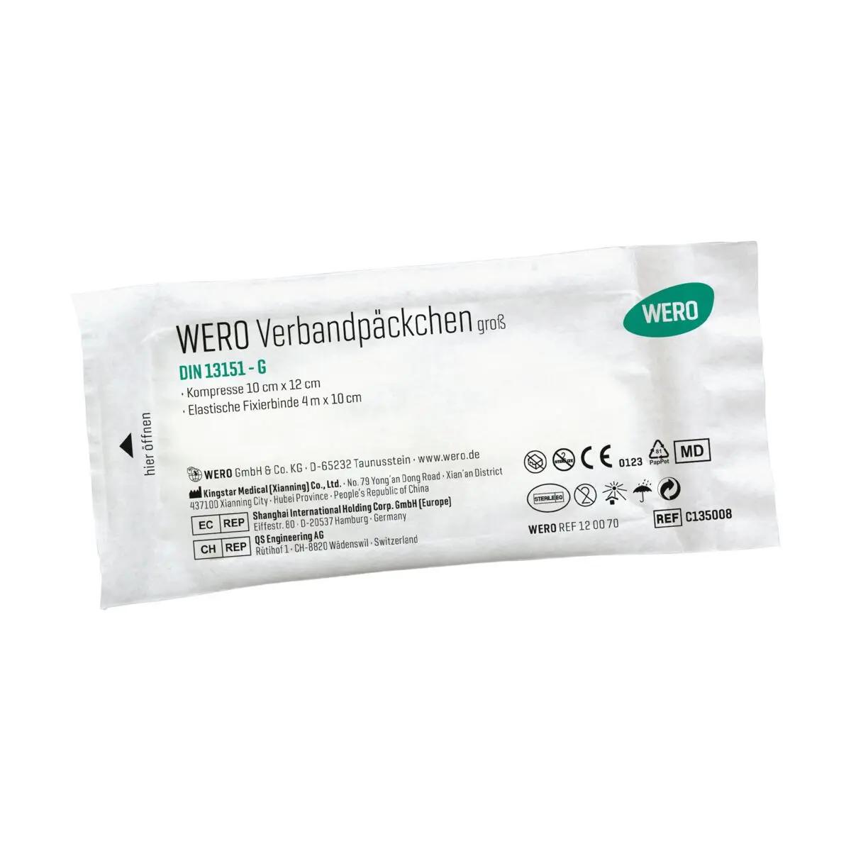Steril verpacktes WERO Verbandpäckchen DIN 13151 G mit Kompresse und Spezialbeschichtung im weißen Folienschlauch, 1 Stück.