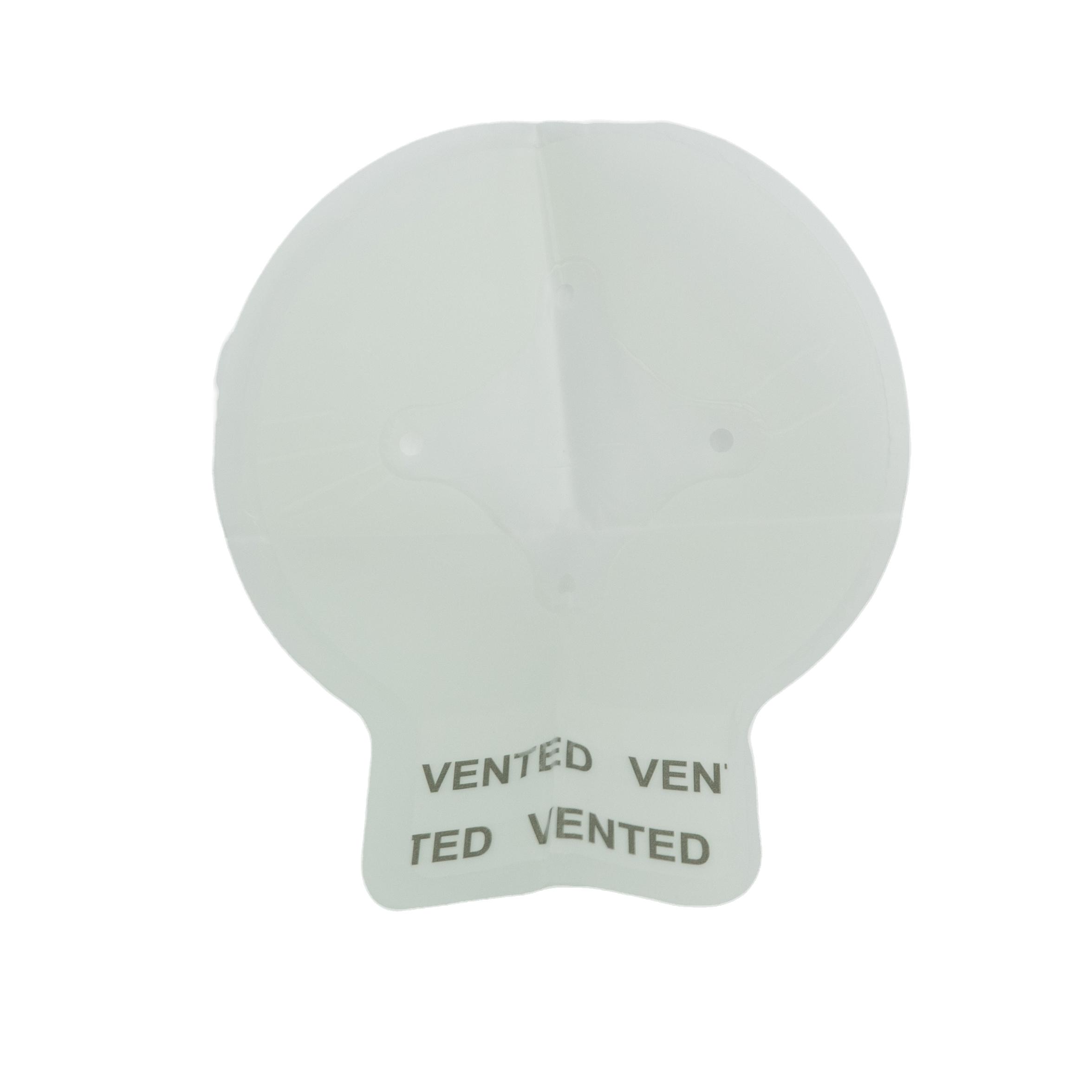Ein einzelnes Beacon™ Chest Seal - vented, 1 Stk mit schwarzem Aufdruck und 4 sichtbaren Entlüftungskanälen liegt auf weißem Untergrund.